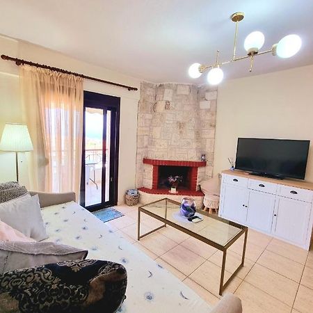 Nice Apartment With Amazing Views Kriopigi Bilik gambar